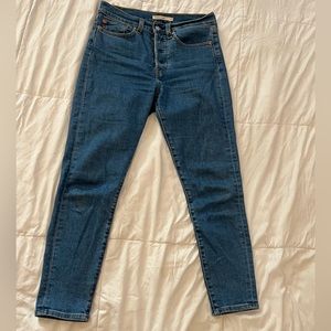 Levi’s wedgie skinny button fly